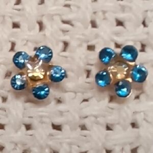 14k Gold Tiny Flower Stud Earrings